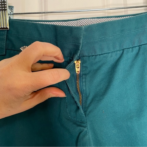 J. Crew 5" Inseam Flat Front Chino Shorts in Teal Size 4 - Picture 3 of 7
